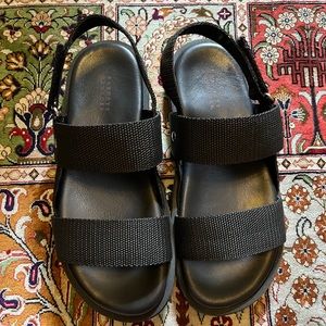 Barney’s New York Mens Sandals size 8